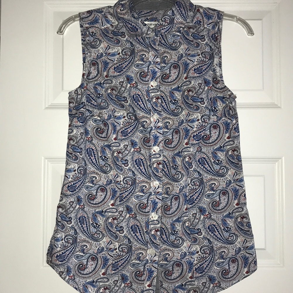 Short Sleeveless Paisley Button Up